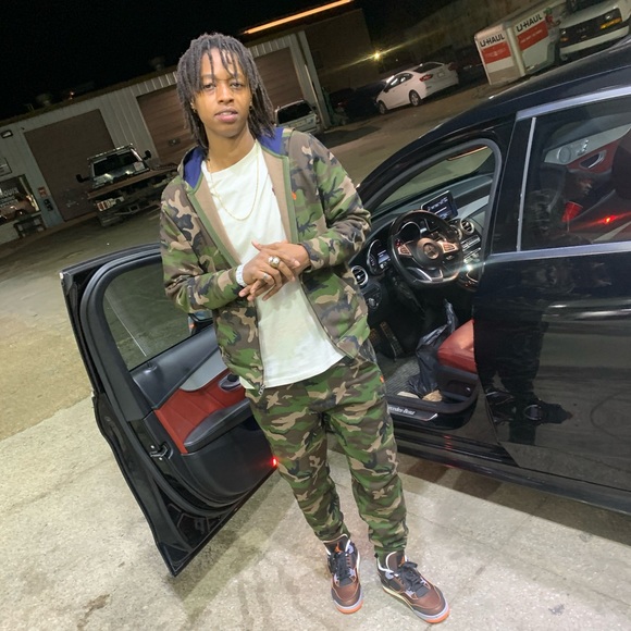 Meet Your Posher ๐ฅณ Like, Share, & Comment ๐ฅฐ๐ - Picture 7 of 7